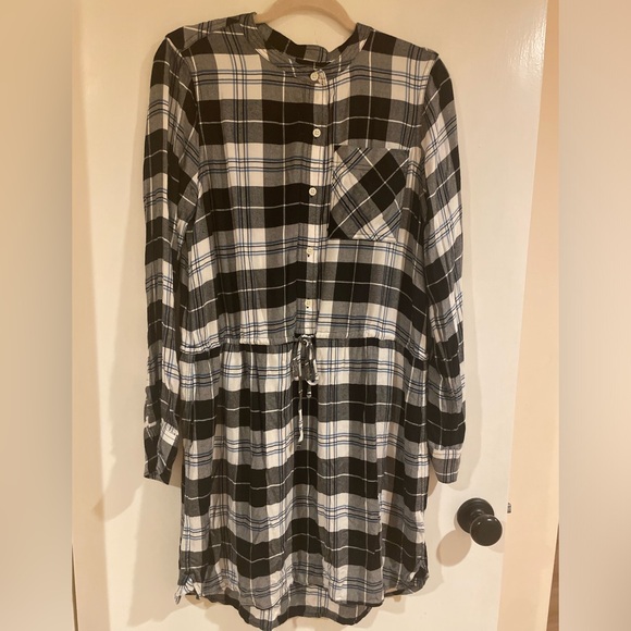 Stylish Black and White Plaid Shirt - Picture 1 of 5